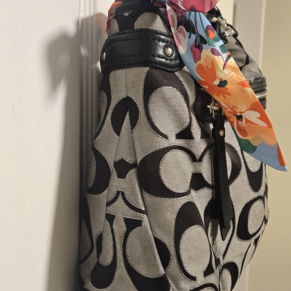 Coach Signature Shoulderbag Purse - Picture 4 of 17